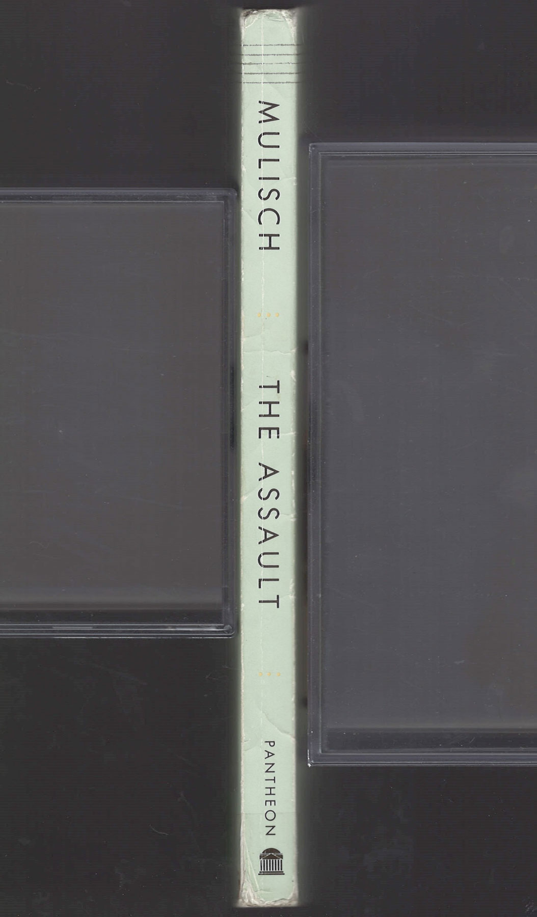 The Assault by Harry Mulisch spine