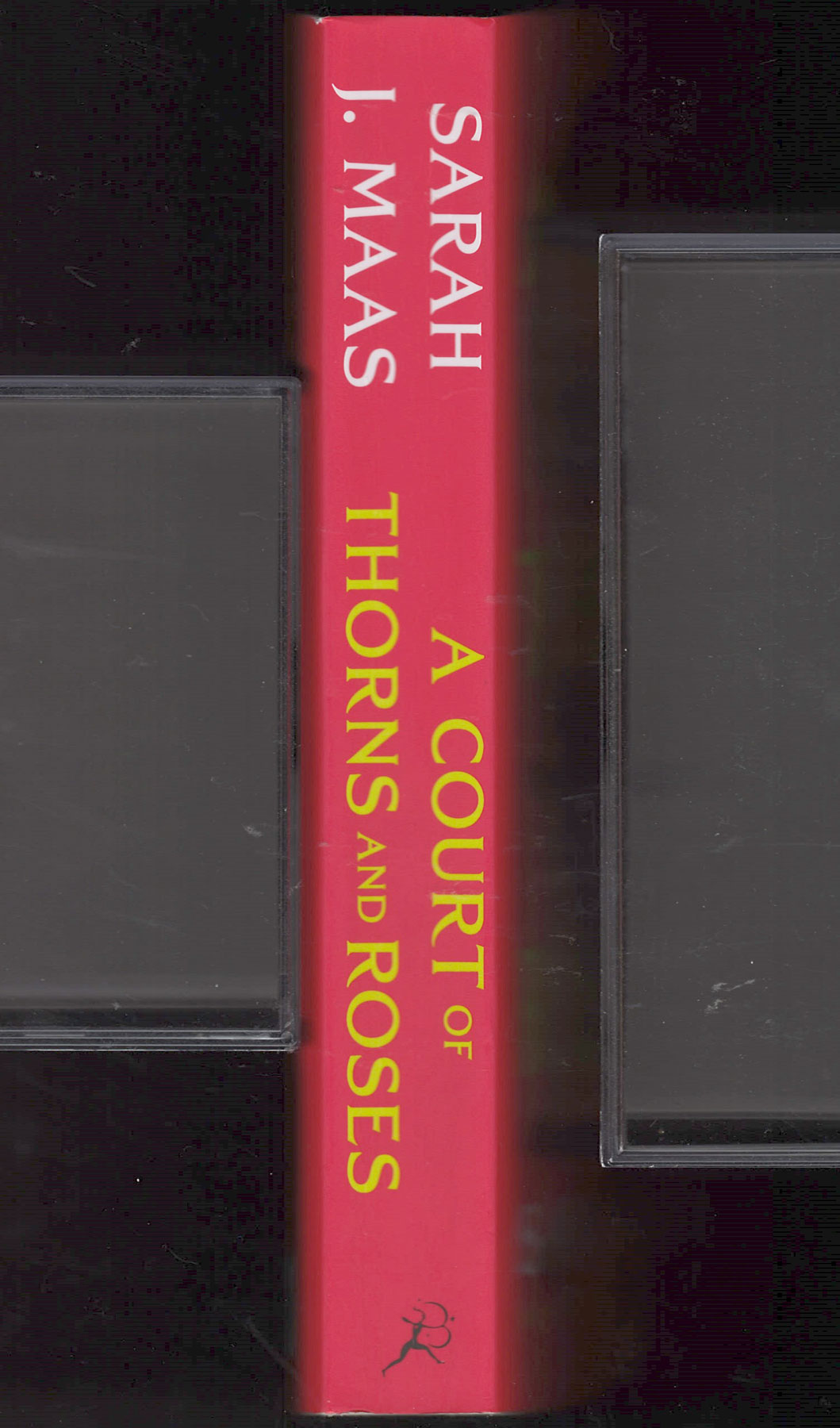 Court of Thorns and Roses by Sarah Maas spine