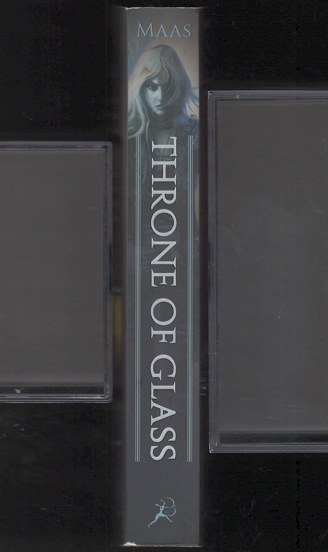 Throne of Glass by Sarah J. Maas spine