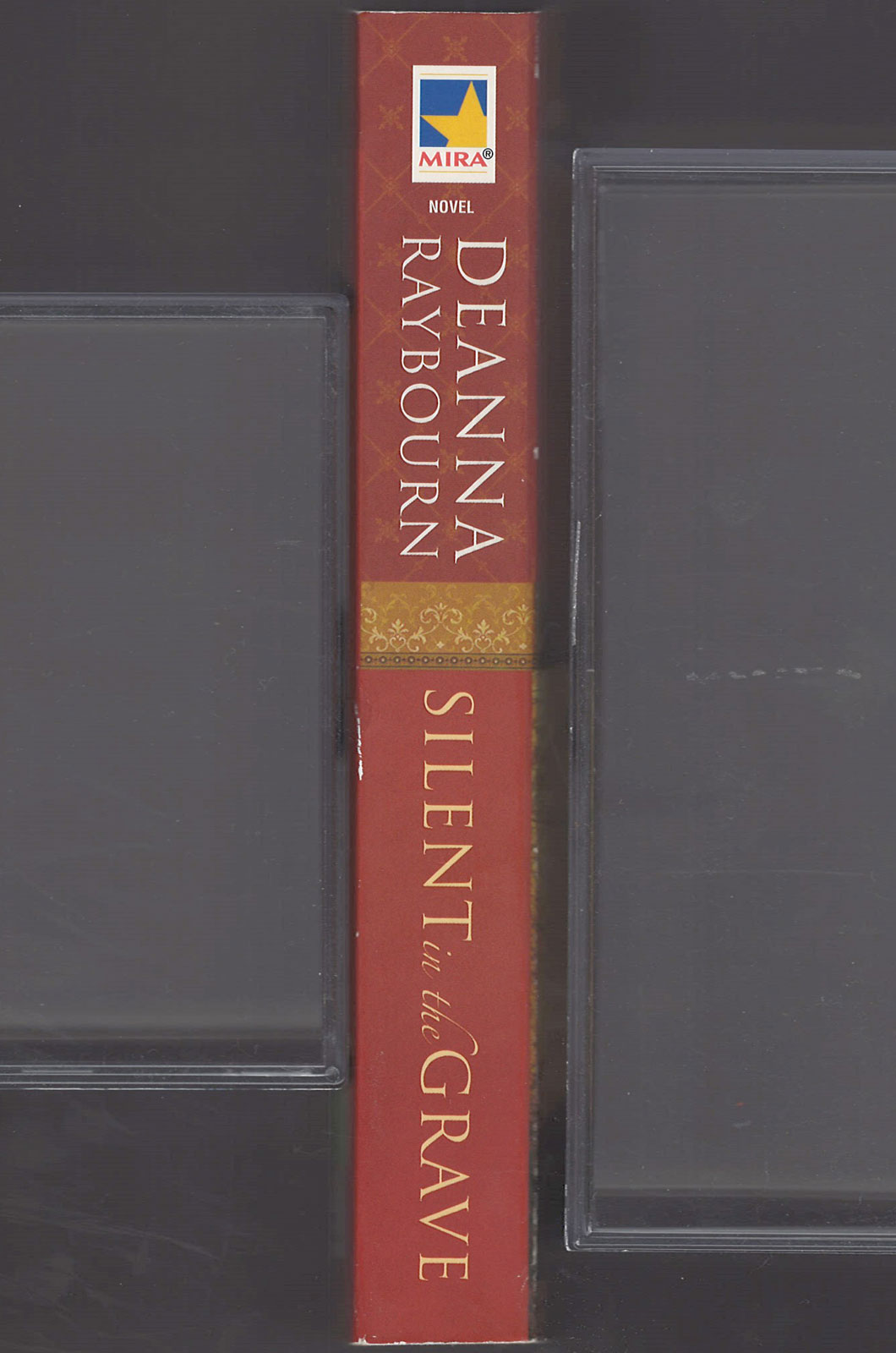 Silent In the Grave by Deanna Raybourn spine