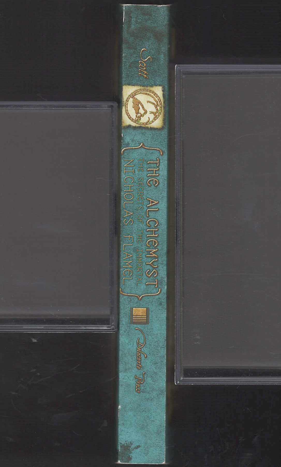 The Alchemyst by Michael Scott spine