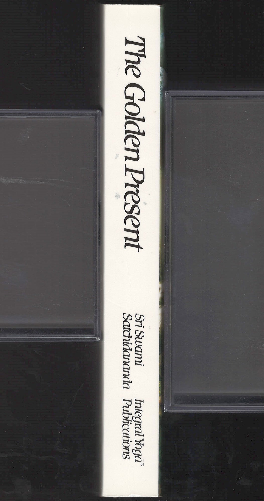 The Golden Present: Daily Inspriational Readings by Sri Swami Satchidananda spine