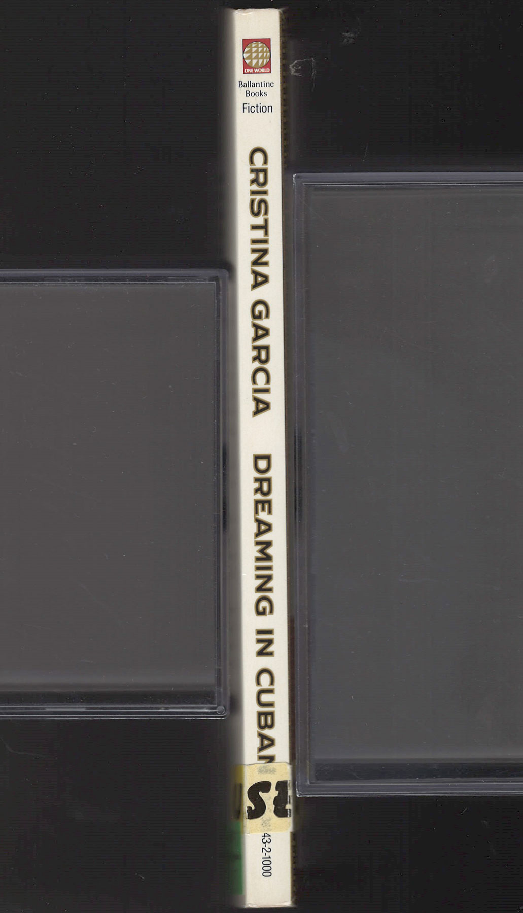 Dreaming in Cuban by Cristina Garcia spine