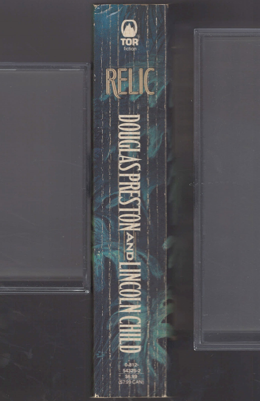 Relic by Douglas Preston and Lincoln Child spine