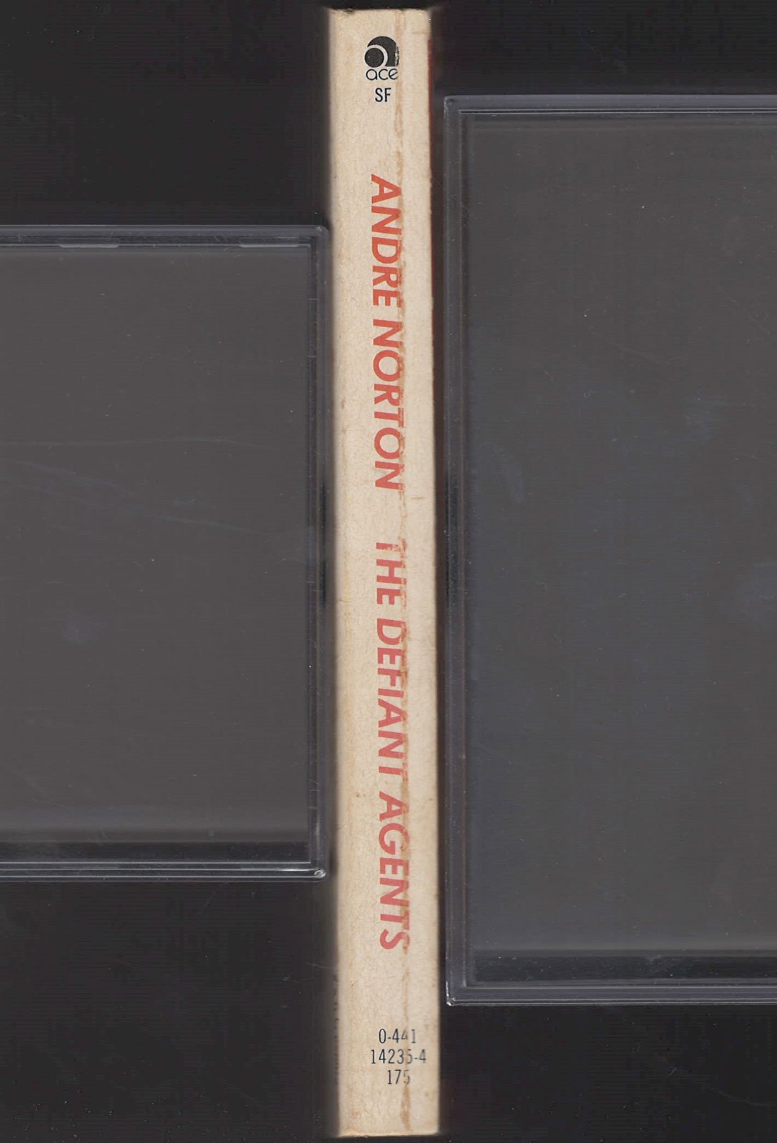 The Defiant Agents by Andre Norton spine