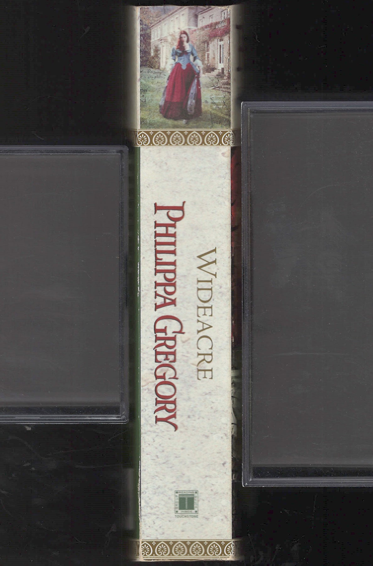 Wideacre by Philippa Gregory spine
