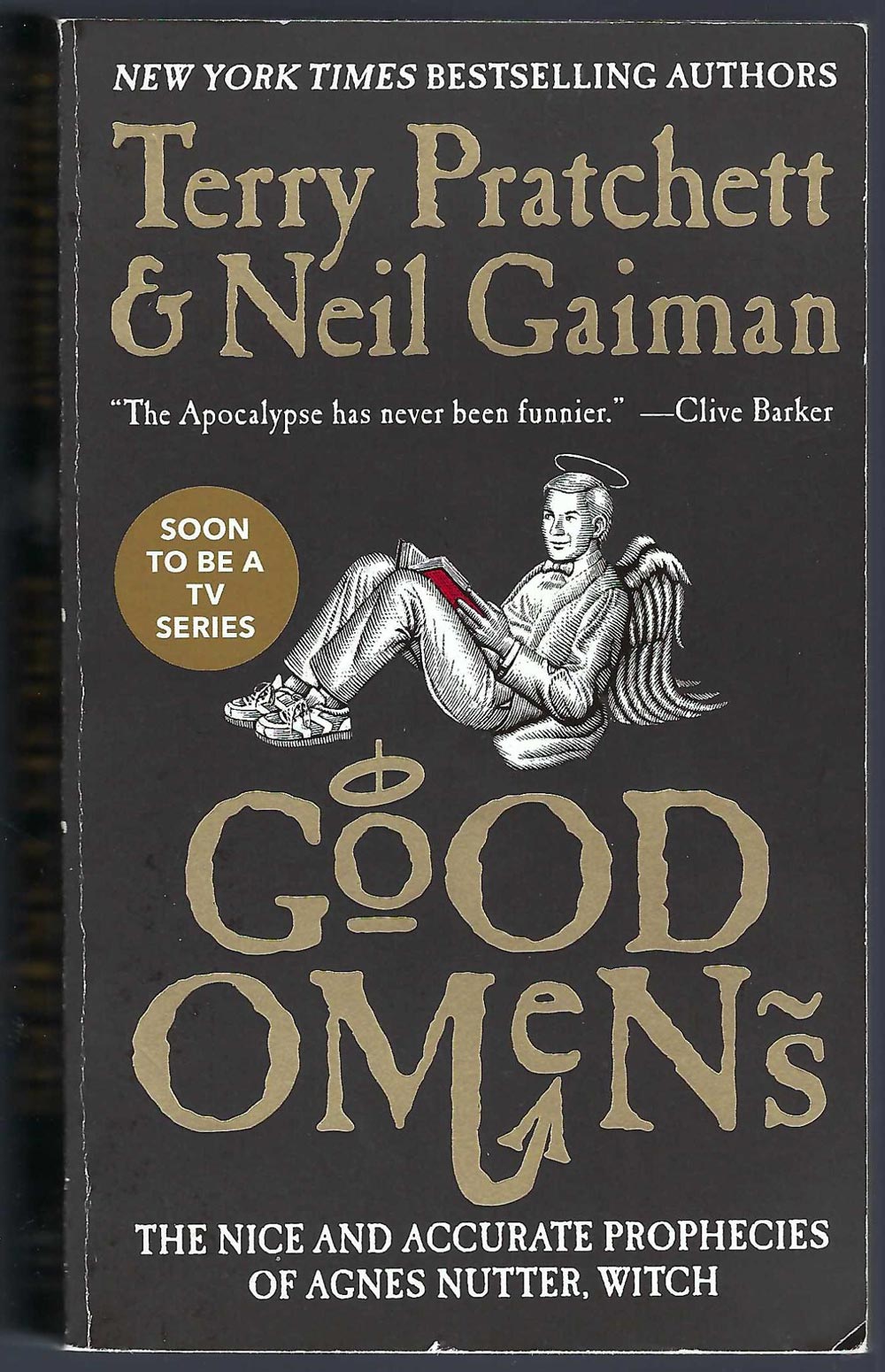 Front cover of Good Omens by Terry Pratchett and Neil Gaiman with a black background and gold text.