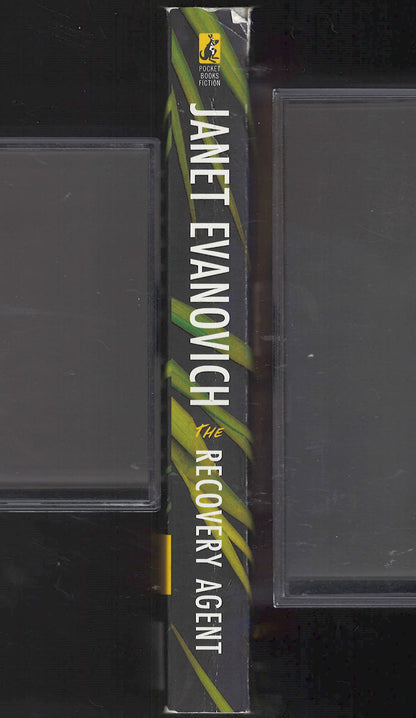 The Recovery Agent by Janet Evanovich spine