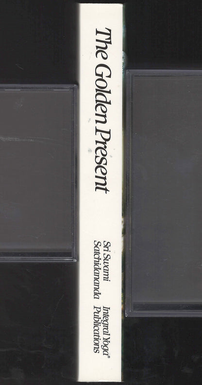 The Golden Present: Daily Inspriational Readings by Sri Swami Satchidananda spine