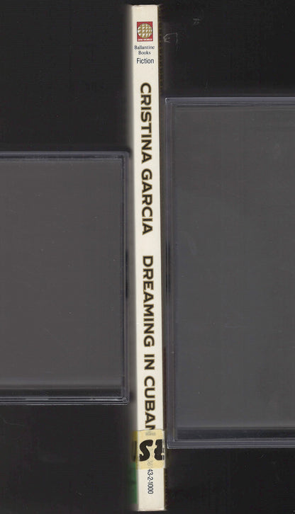 Dreaming in Cuban by Cristina Garcia spine