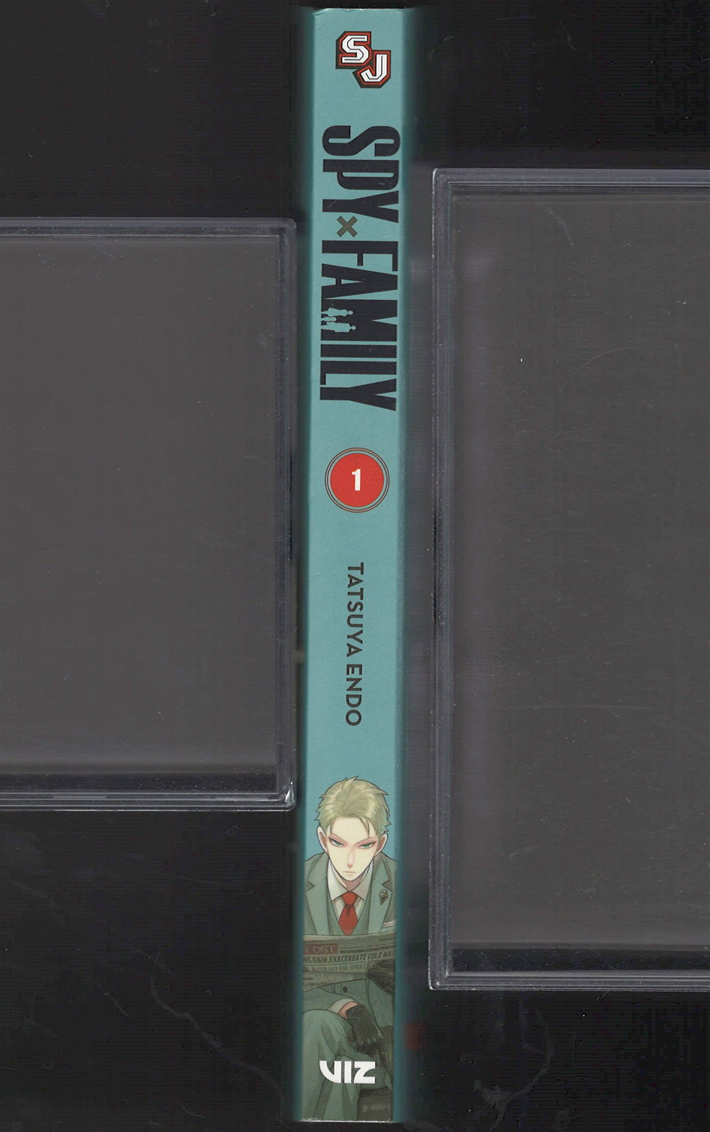 Spy x Family Volume 1 by Tatsuya Endo spine