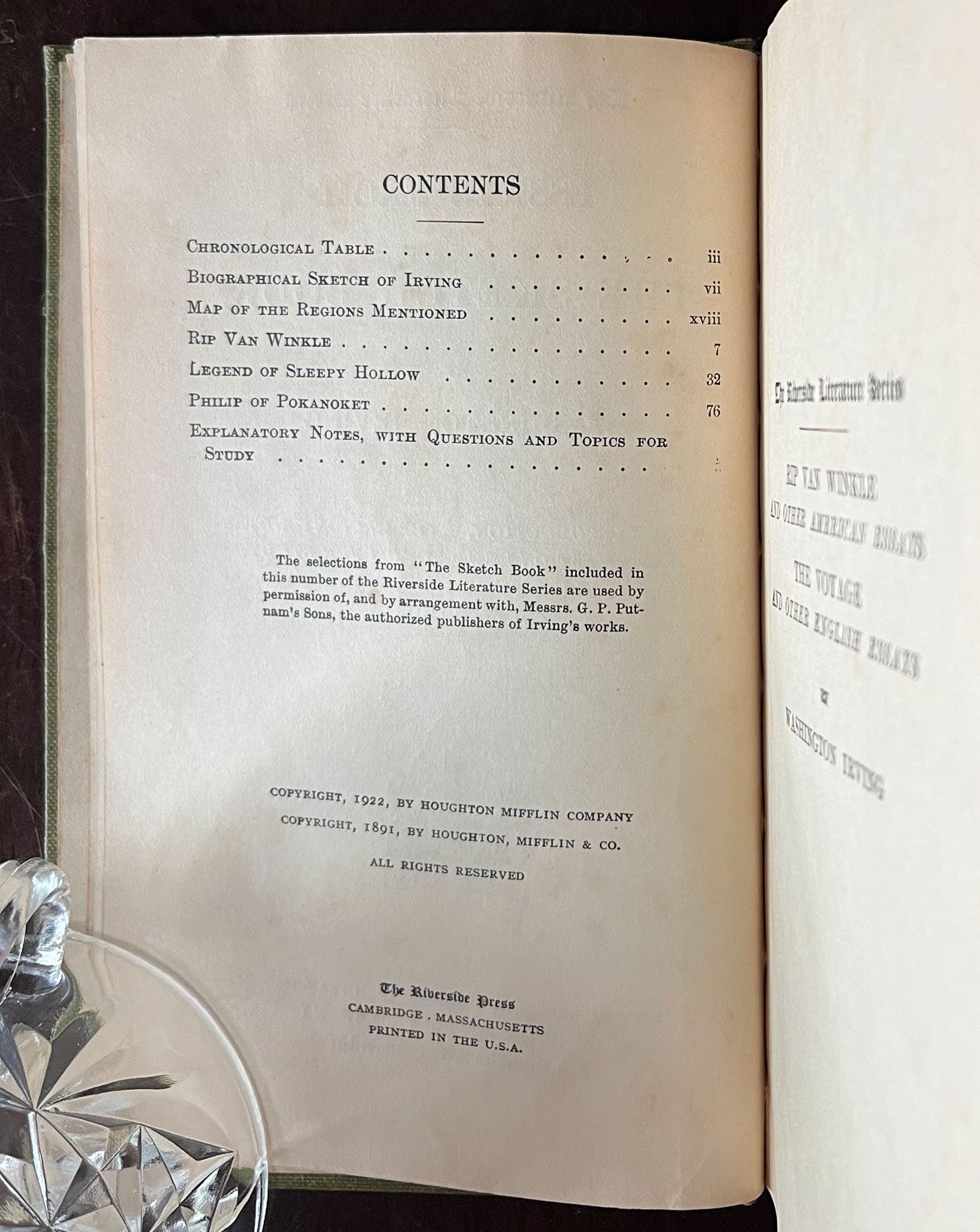 Essays from the Sketch Book by Washington Irving contents and copyright info.