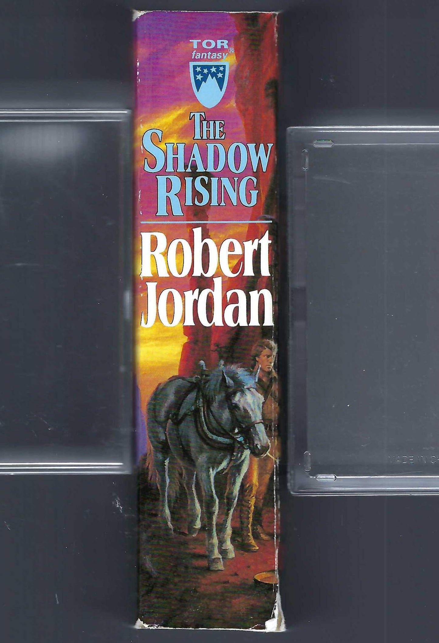 The Shadow Rising (Wheel of Time #4) by Robert Jordan spine